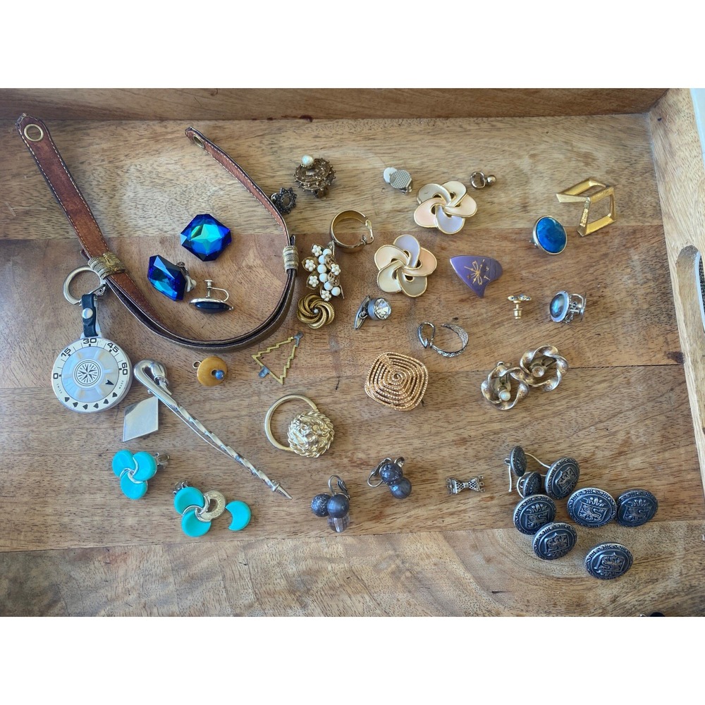 Vintage Jewelry Buttons Lot Of Pieces For Repair Create Resell